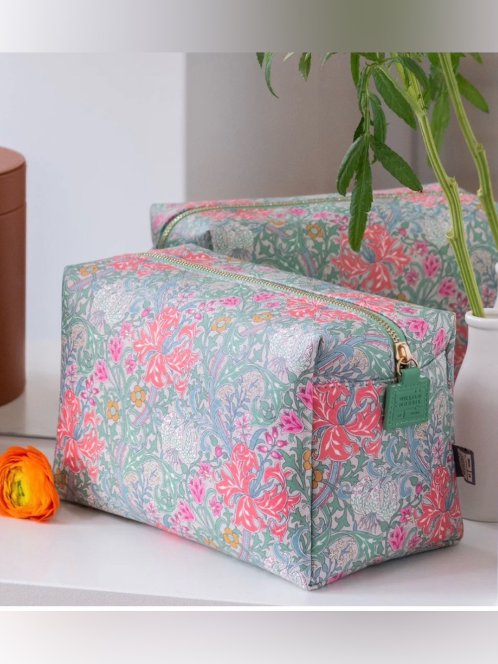William Morris Golden Lily Large Wash Bag Vegan Leather Cosmetic Toiletries NWT